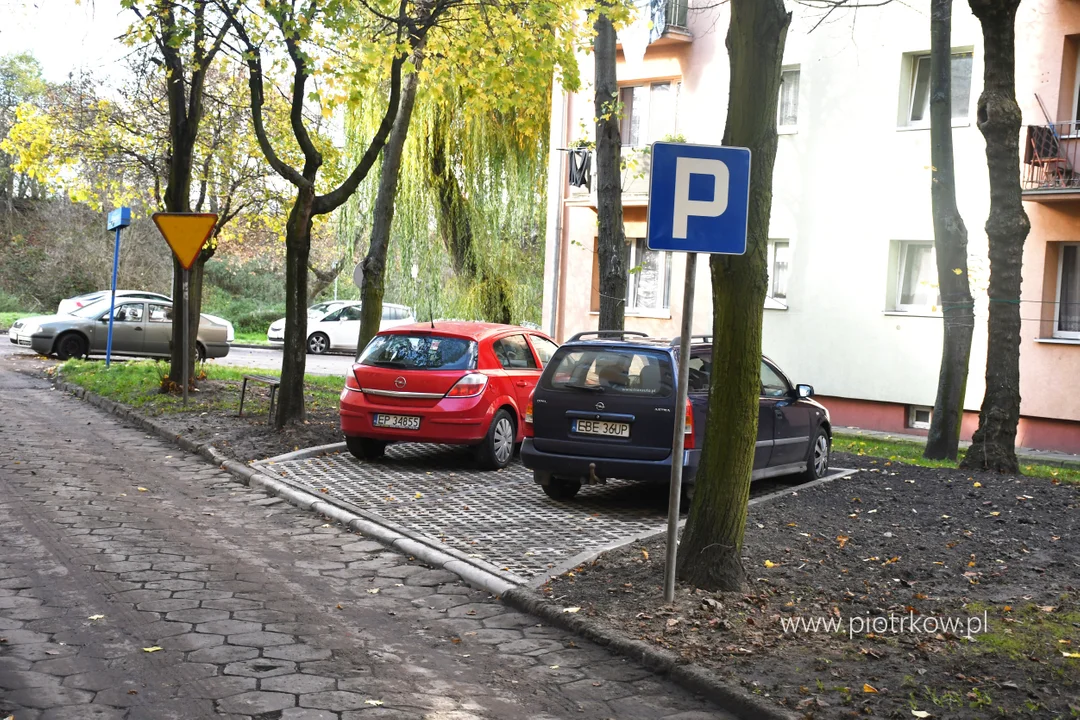 Dodatkowe miejsca parkingowe w mieście. Czy jest ich wystarczająca ilość? [SONDA] - Zdjęcie główne