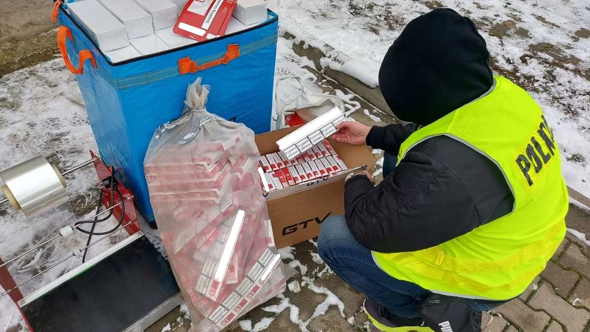 Nalot funkcjonariuszy na mieszkanie pełne narkotyków. Mężczyznom grozi wiele lat więzienia - Zdjęcie główne