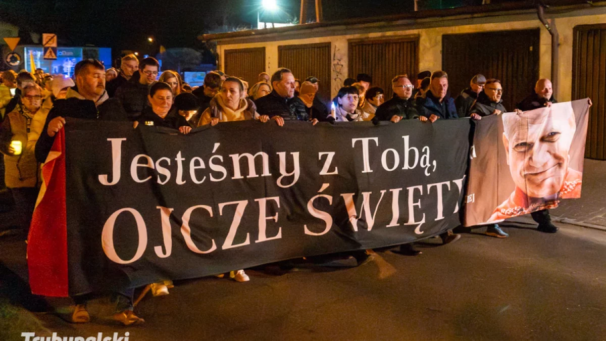 Piotrkowianie przejdą ulicami miasta. Upamiętnią Jana Pawła II i pomogą Kacprowi