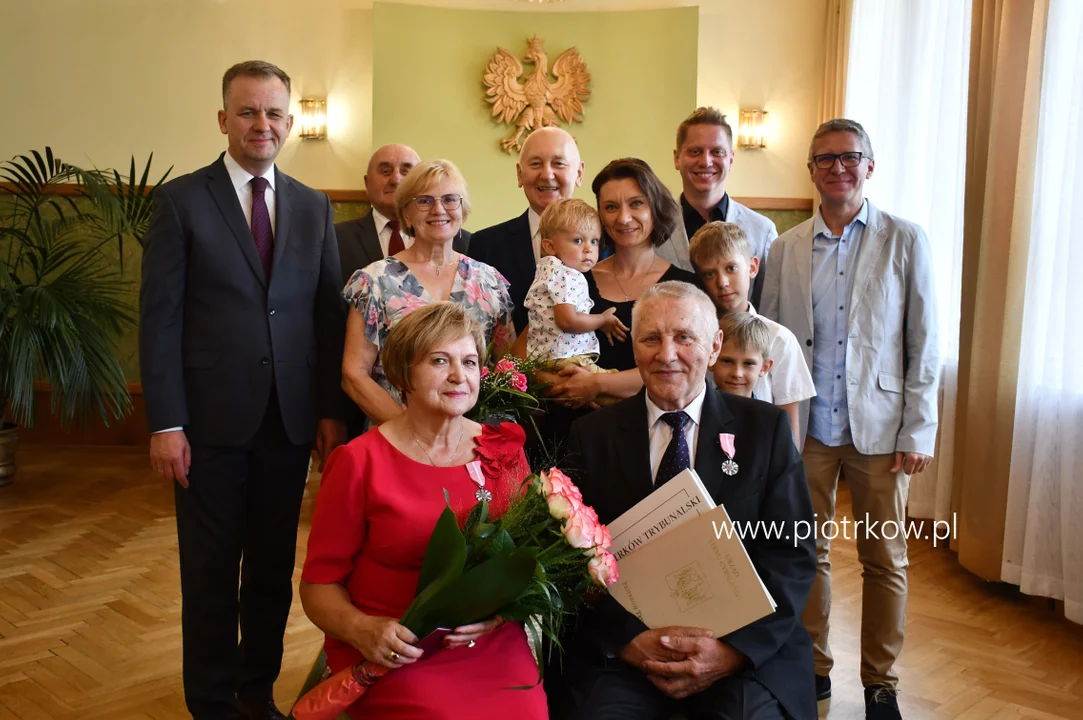 Medale Prezydenta RP wręczone. Pary świętowały wyjątkowy jubileusz - Zdjęcie główne