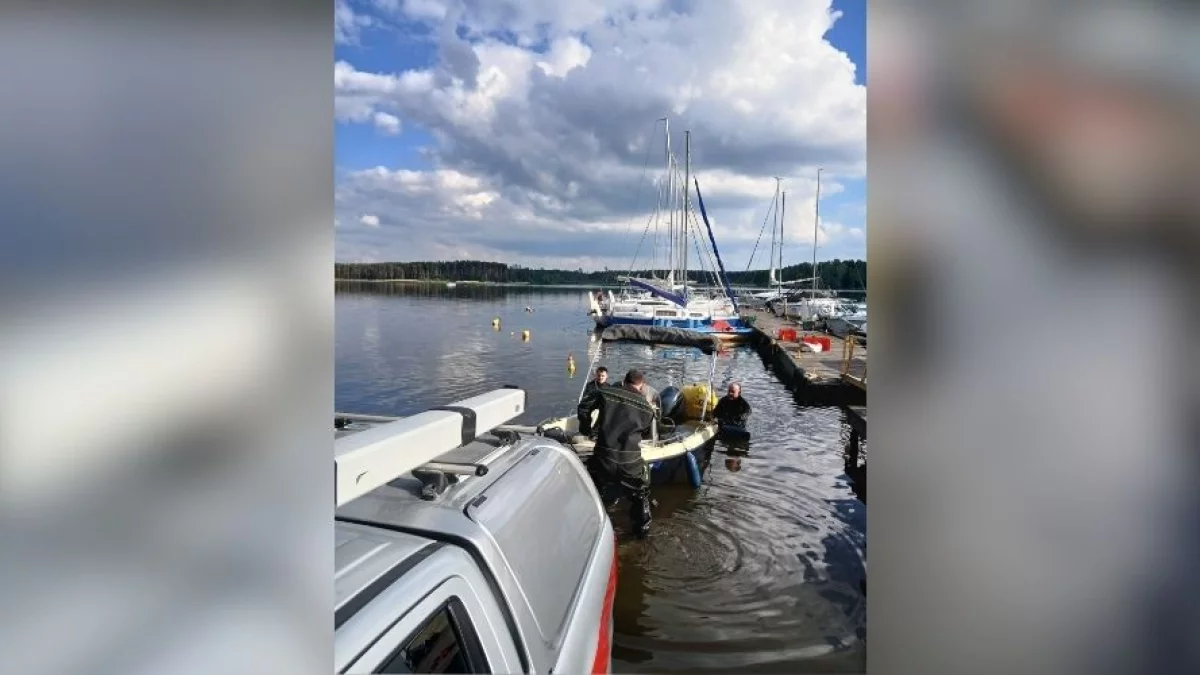 Łódka zatonęła w Zalewie Sulejowskim. Strażacy ruszyli do akcji