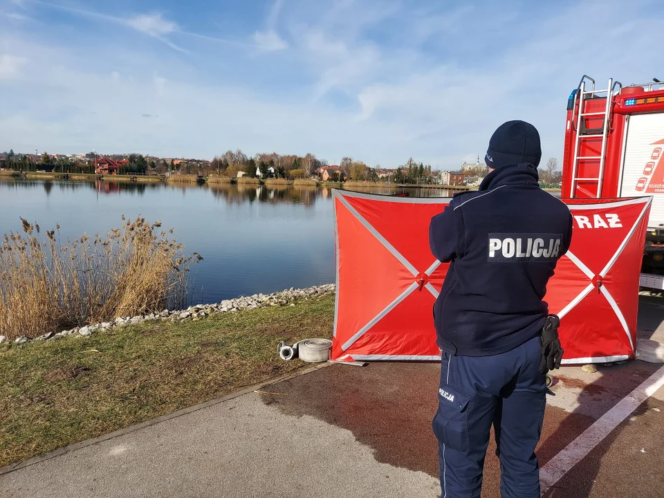 Zwłoki mężczyzny znalezione w wodzie. Okoliczności tragedii wyjaśniają policjanci pod nadzorem prokuratora - Zdjęcie główne