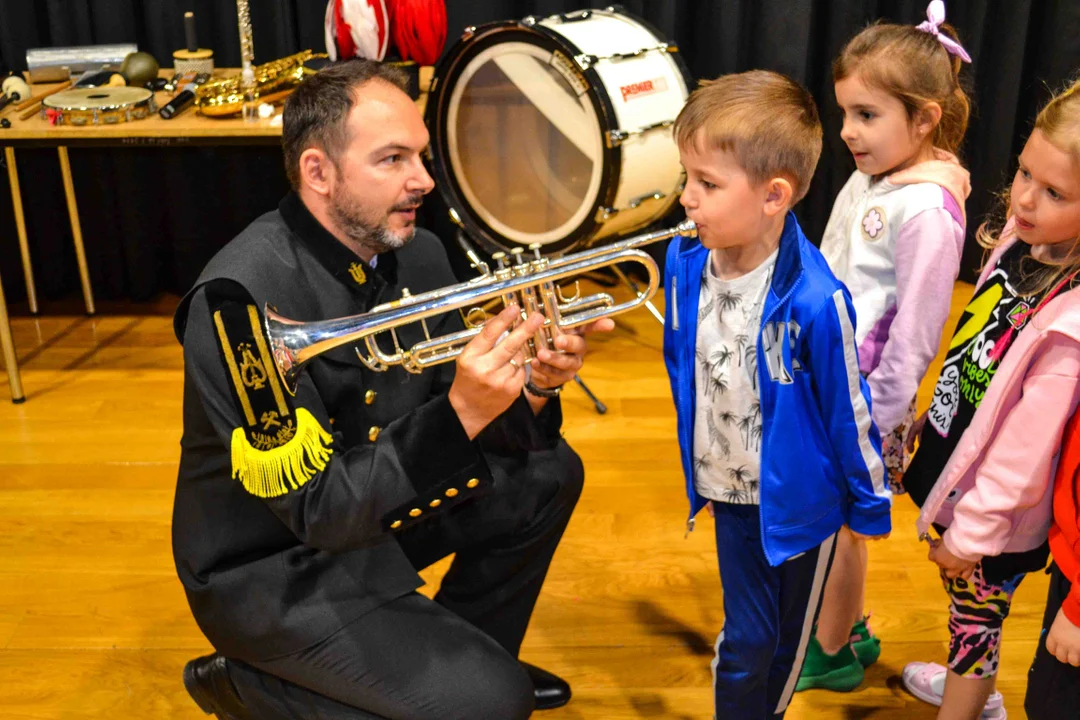 Górnicy przygotowali niespodziankę na Dzień Dziecka. Zagrali specjalny koncert [FOTO] - Zdjęcie główne