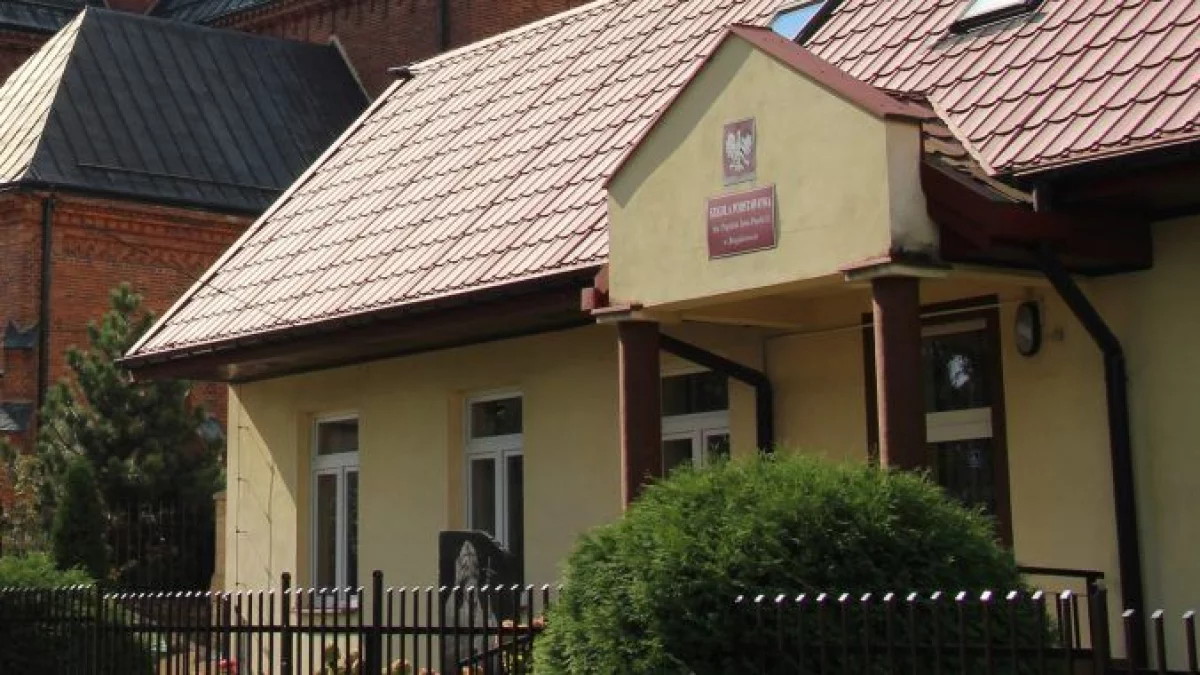 Szkoła w powiecie piotrkowskim zamknięta. Co z uczniami i nauczycielami tutejszej placówki?