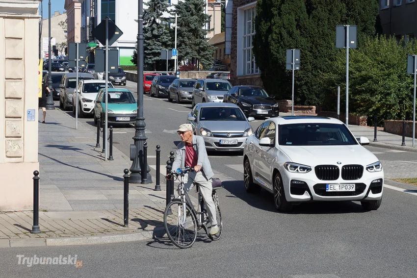 Przeciętne auto w Piotrkowie to pełnoletni benzyniak. Oto czym jeżdżą piotrkowianie - Zdjęcie główne