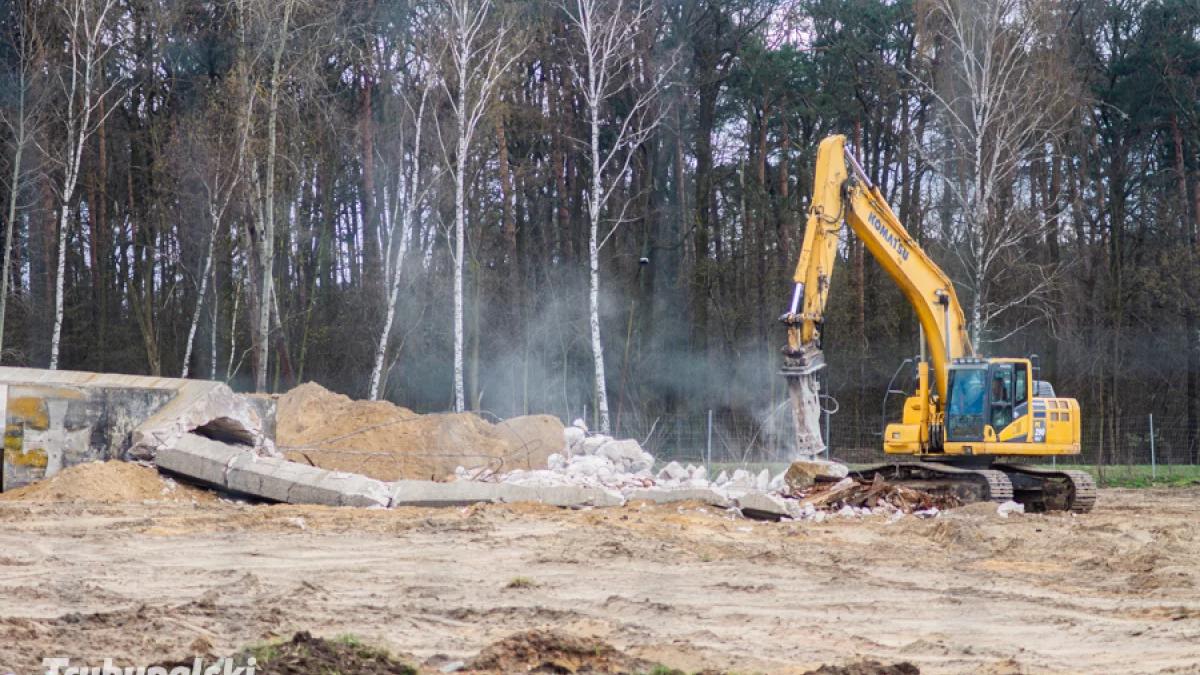 Czy monument w Polichnie musiał zniknąć? Pytamy o kulisy sprzedaży działki przez muzeum
