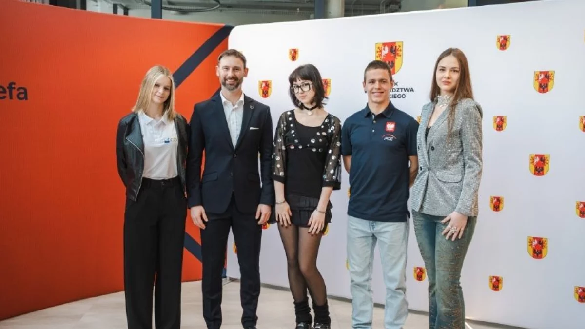 Uczennica z Piotrkowa z prestiżowym stypendium. Spotkała Sławosza Uznańskiego-Wiśniewskiego