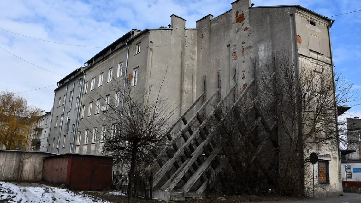 Stare kamienice w Piotrkowie idą do remontu. Zamieszka tu blisko 60 rodzin - Zdjęcie główne