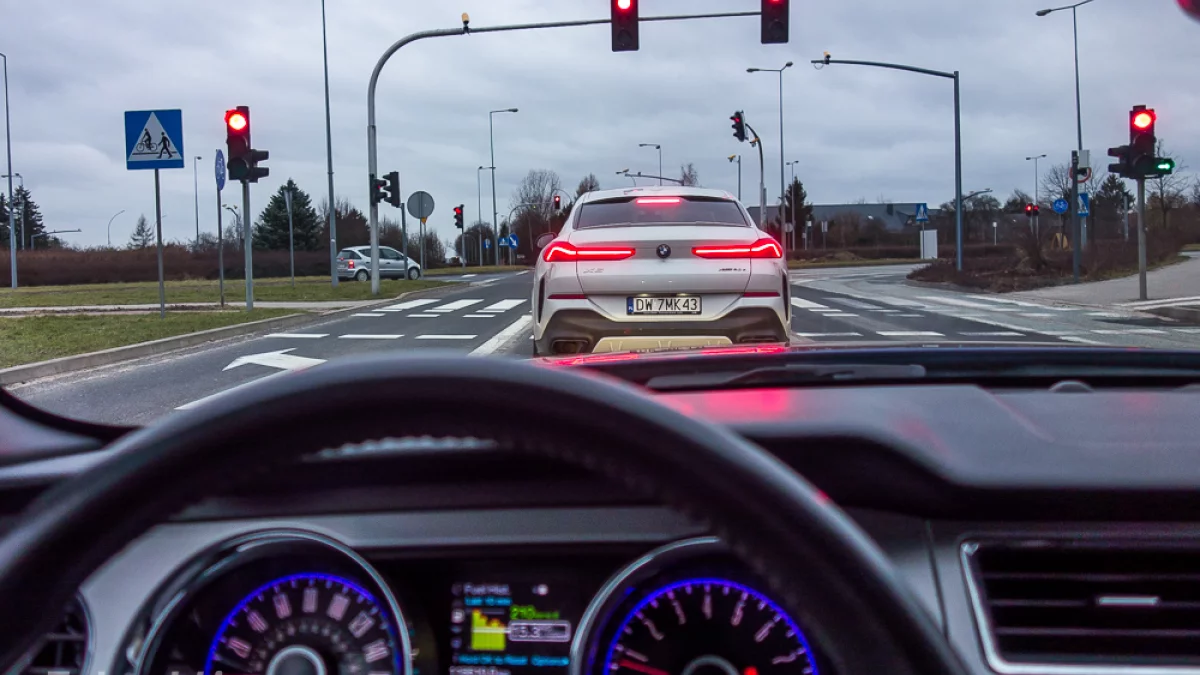 Będą stawiać nowe systemy Red Light. Czy pojawią się na kolejnych skrzyżowaniach w województwie łódzkim? - Zdjęcie główne