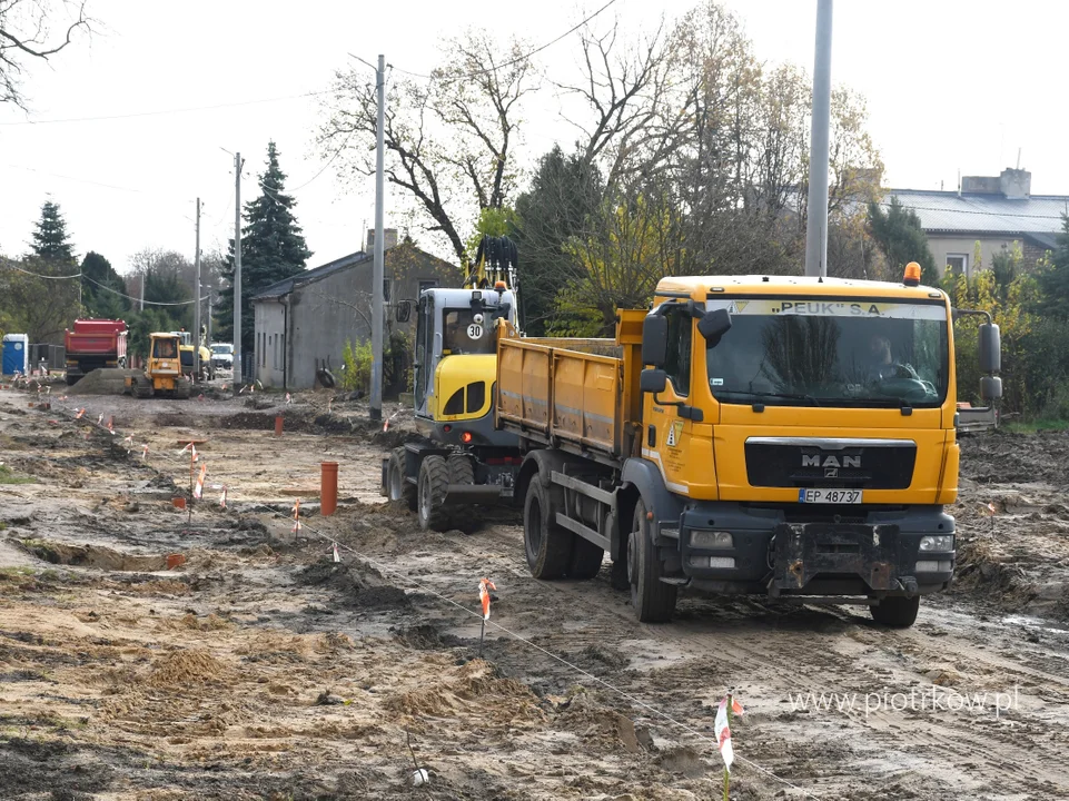 Trwa remont piotrkowskiej drogi. Roboty znikną jeszcze w tym roku? - Zdjęcie główne