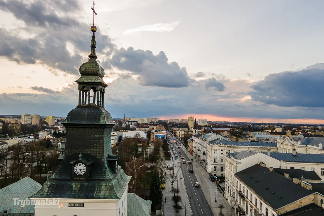 Wydano ostrzeżenie dla Piotrkowa! Część mieszkańców powinna zostać w domach - Zdjęcie główne