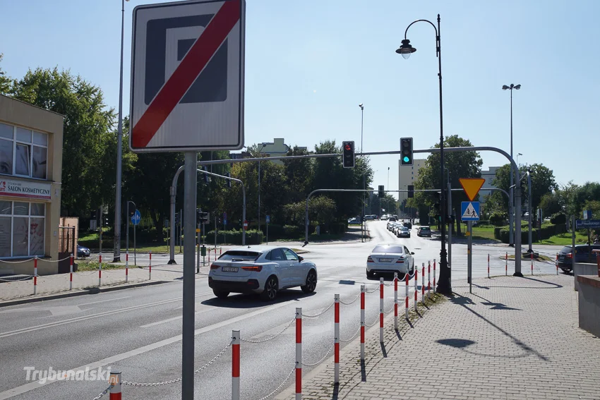 Kilkanaście kamer na skrzyżowaniu w Piotrkowie, a to nie koniec. Kierowcy, uważajcie na mandaty! - Zdjęcie główne