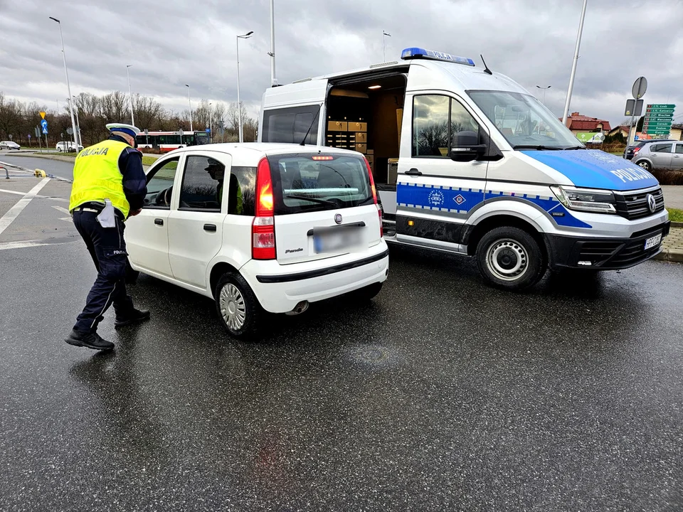 Wypadki i pijani kierowcy na piotrkowskich drogach. Policjanci mieli pełne ręce pracy - Zdjęcie główne