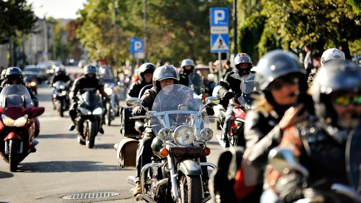 Motoparada i koncert w Piotrkowie. Zakończenie sezonu motocyklowego 2024 - Zdjęcie główne