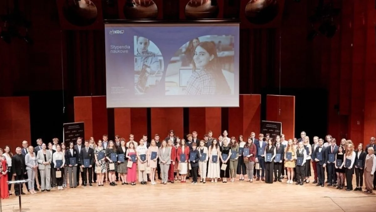 Kasa dla uczniów i studentów w Łódzkiem. Na liście także Piotrkowianie