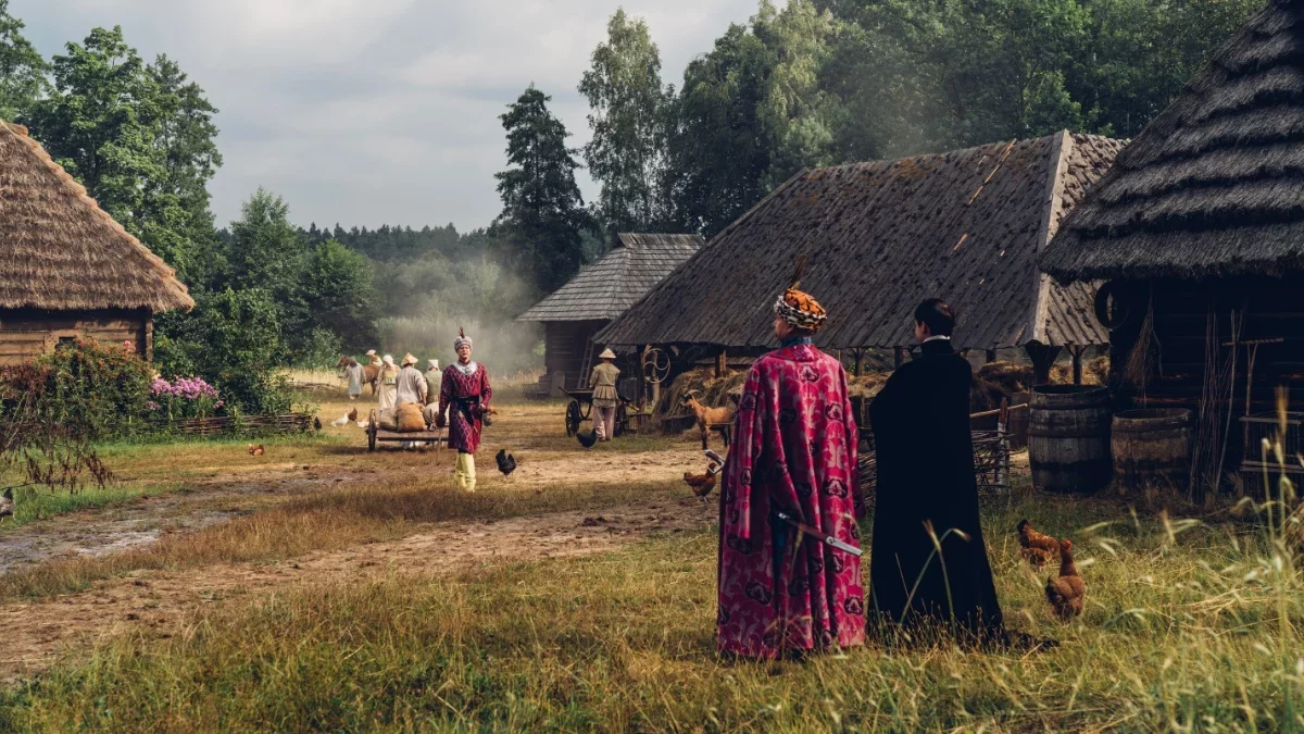 Adamczycha rozkwita w drugim sezonie "1670"! Netflix ujawnia pierwsze zdjęcia z planu - Zdjęcie główne