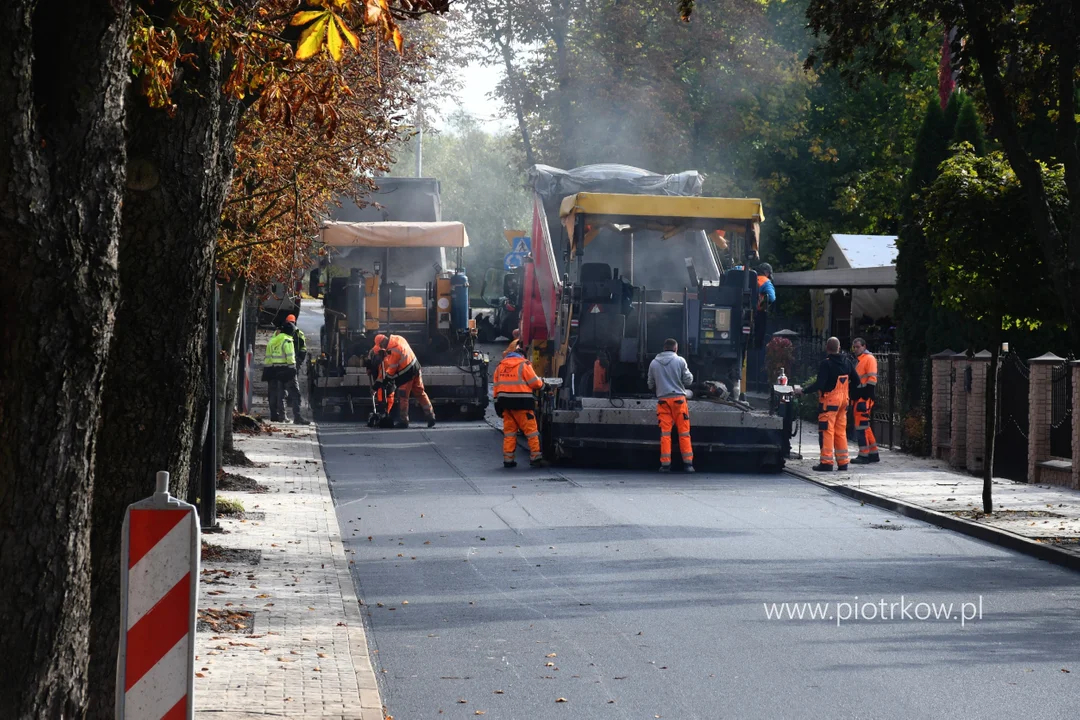 Zakończą prace przed 1 listopada? Na finiszu są prace modernizacyjne piotrkowskiej drogi - Zdjęcie główne