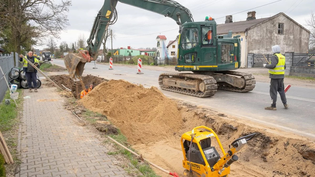 To najdroższy chodnik w regionie? W powiecie piotrkowskim trwa kosztowna budowa