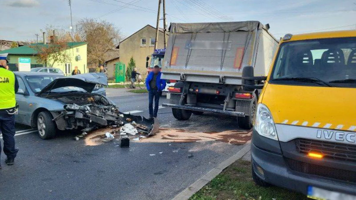 Wypadek w Sulejowie. Duże utrudnienia dla kierowców [ZDJĘCIA] - Zdjęcie główne