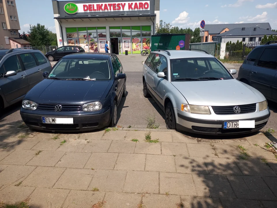 Nieużywane samochody zagracają Piotrków. Mieszkańcy mają dość - Zdjęcie główne