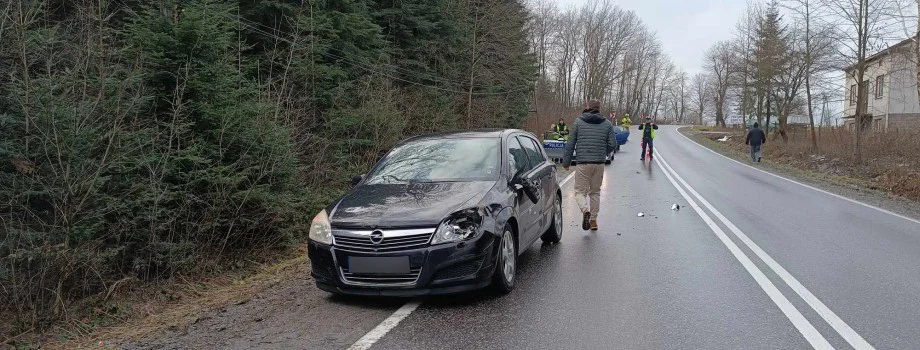 Kolizja dwóch pojazdów w powiecie piotrkowskim. Sprawcą leśne zwierzę? - Zdjęcie główne