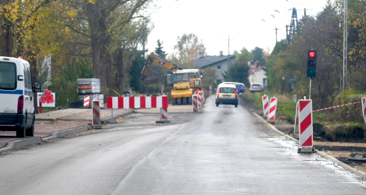 Wahadło na piotrkowskiej ulicy. Wróciły utrudnienia dla mieszkańców - Zdjęcie główne