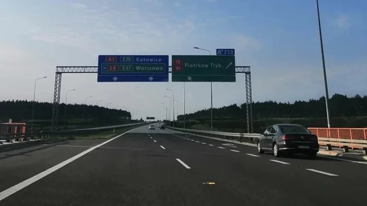 Policzono ile aut na dobę przejeżdża przez Piotrków. Która droga najbardziej oblegana?