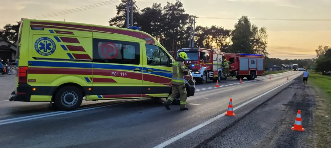 Wypadek na DK12 z udziałem motocyklisty. Dwie osoby ranne - Zdjęcie główne