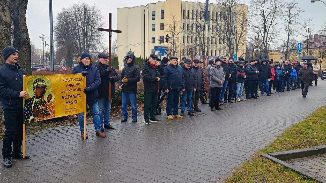 59. Męski Publiczny Różaniec za nami. Wydarzenie cieszyło się dużym zainteresowaniem [ZDJĘCIA] - Zdjęcie główne