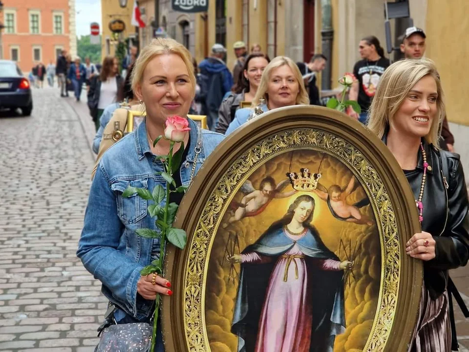 Żeński Publiczny Różaniec ruszy ulicami Piotrkowa - Zdjęcie główne