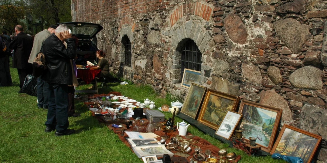 Zabytkowe zegary, porcelana i militaria. Szykuje się prawdziwa gratka dla miłośników staroci - Zdjęcie główne