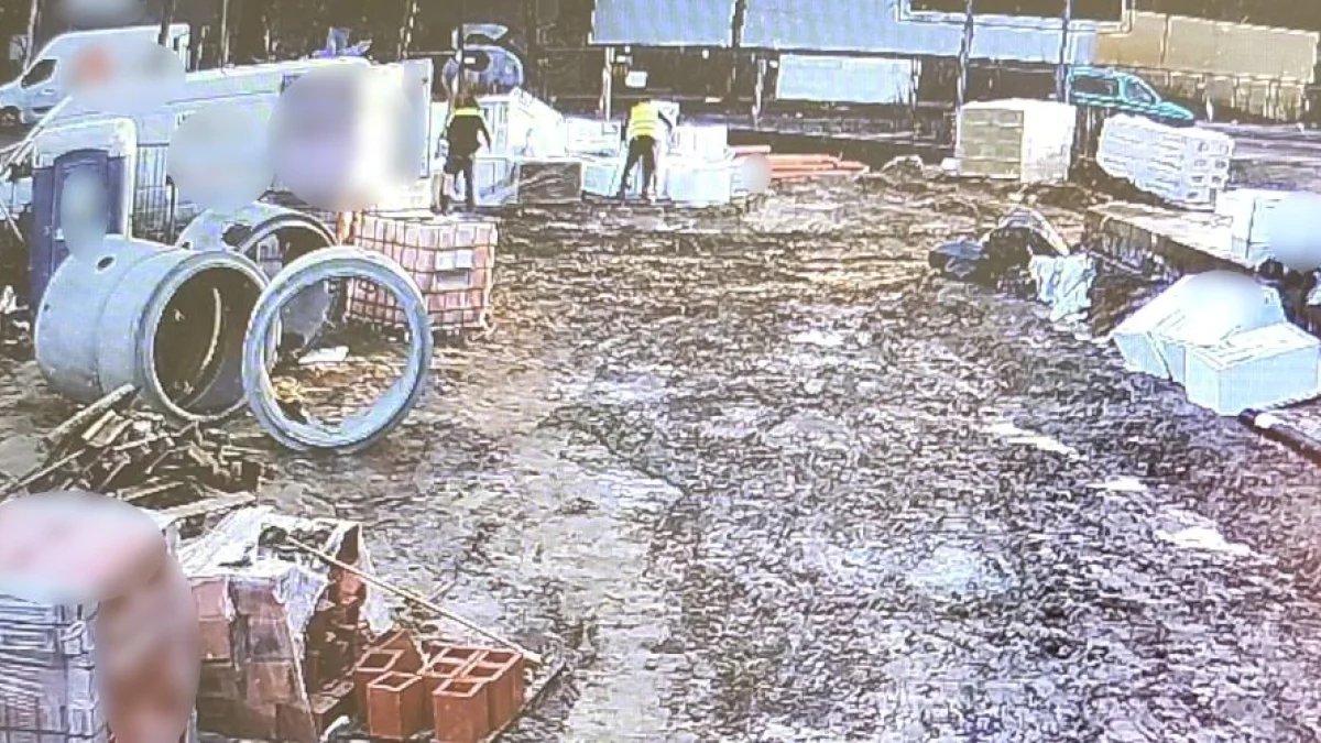 Awantura o wypłaty i materiały na budowie w Piotrkowie. Wkroczyła policja, są zatrzymani