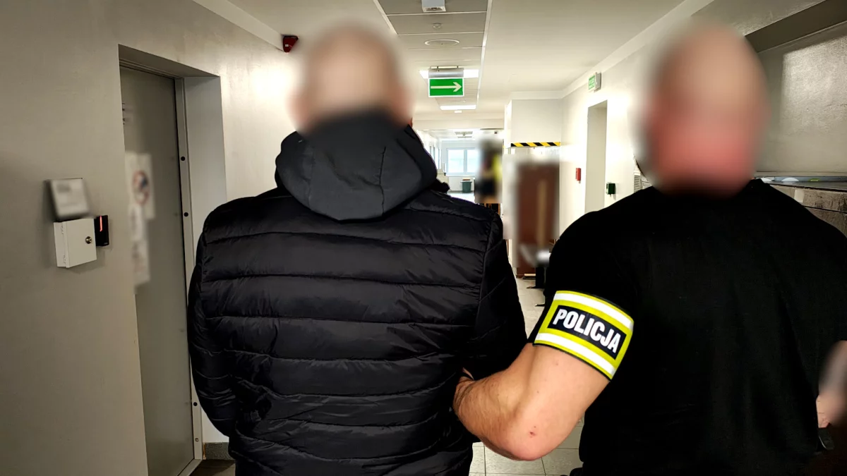 Woleli telewizor niż dach nad głową. Piotrkowianin usłyszał groźby śmieci