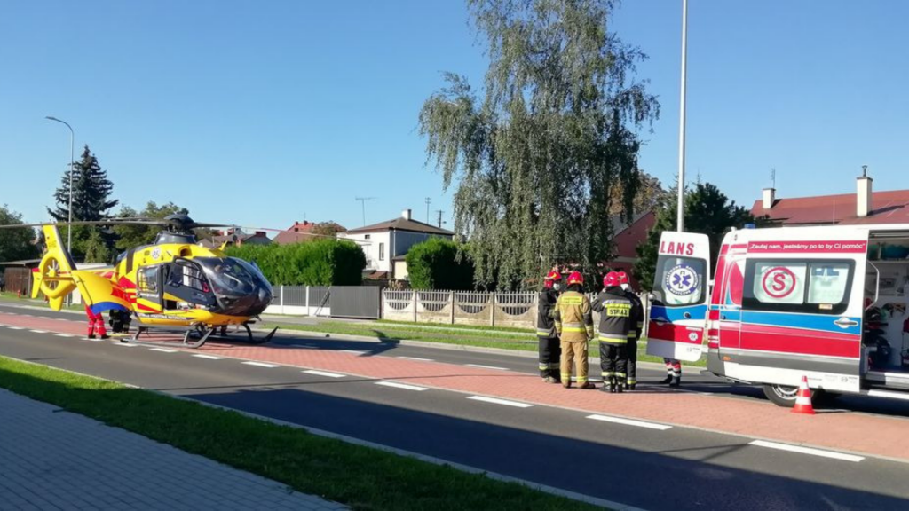 Tragiczne wypadki z udziałem dzieci. 11-latek jadącym Junakiem zdarzył się z Fiatem. Mimo wysiłku lekarzy zmarł - Zdjęcie główne