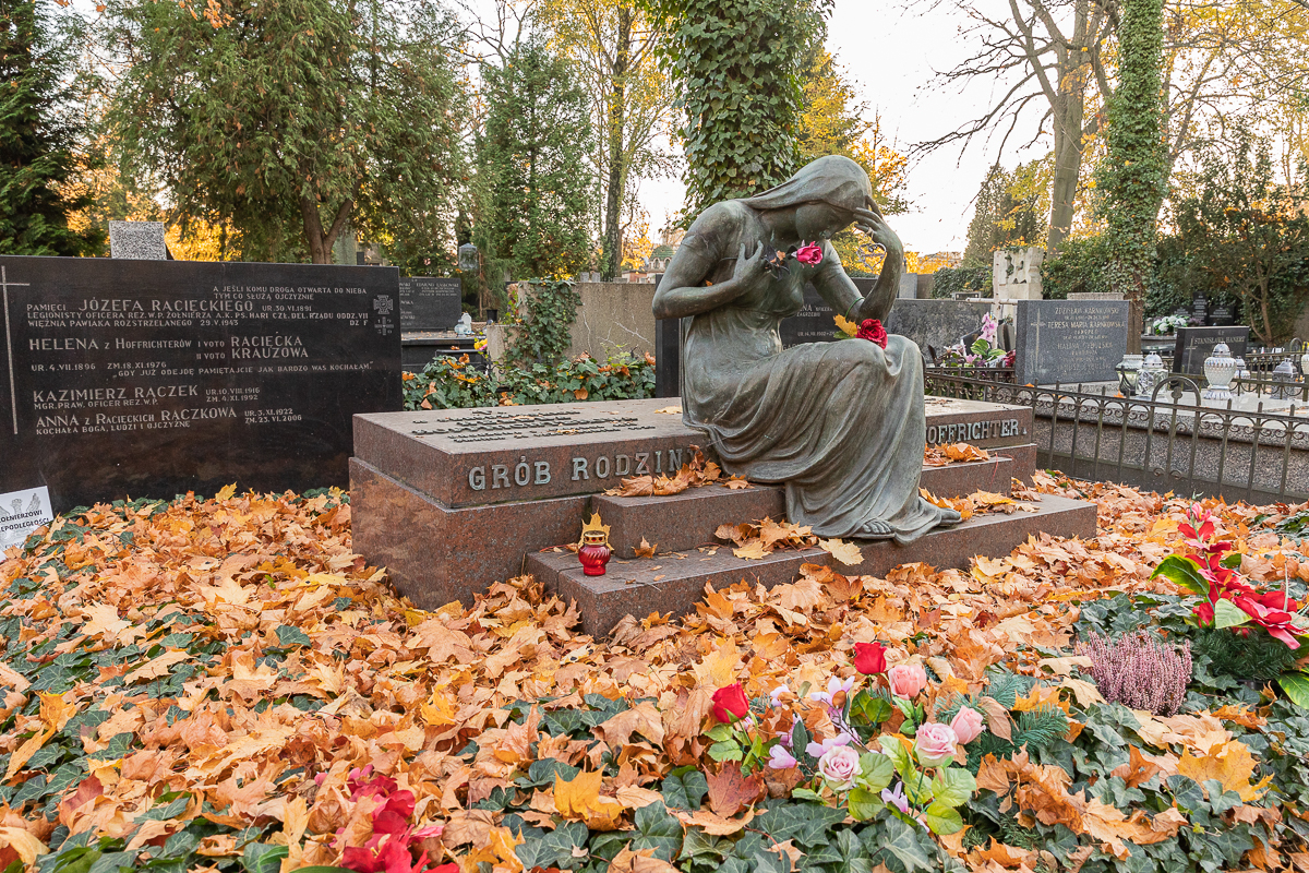 Mieszkańcy miasta już odwiedzają łódzkie cmentarze