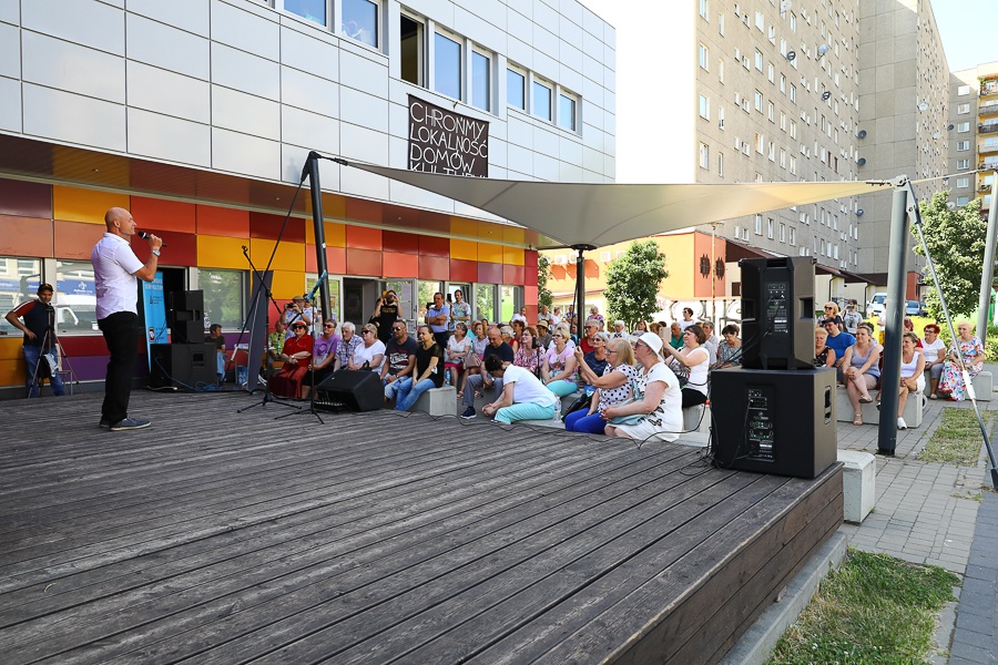 Syn Krzysztofa Krawczyka zaśpiewał dla łodzian. Dał koncert w Domu Kultury 502 w Łodzi (fot. Michał Pietrzak - TuŁódź.pl)