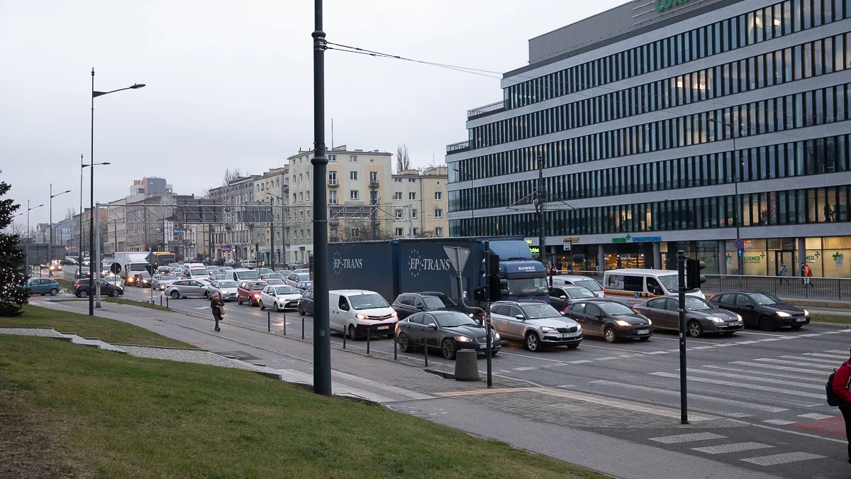 Łódź najbardziej zakorkowanym miastem. Jakie są przyczyny? - Zdjęcie główne