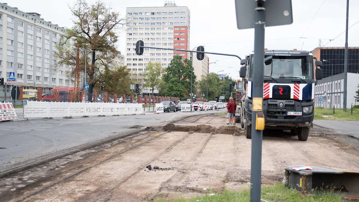 Wystartował remont ważnej ulicy na Polesiu. Znika stare torowisko
