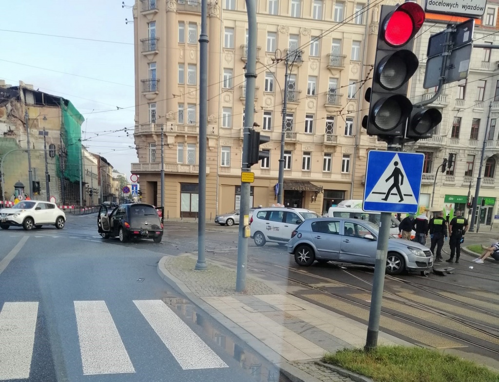 Wypadek Łódź. Zderzenie pojazdów na Narutowicza - Zdjęcie główne