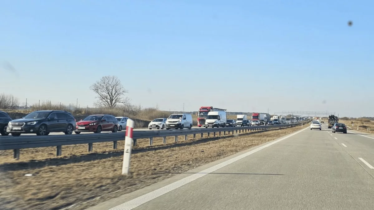 Ogromne utrudnienia dla kierowców na autostradzie A1. Co się wydarzyło? - Zdjęcie główne