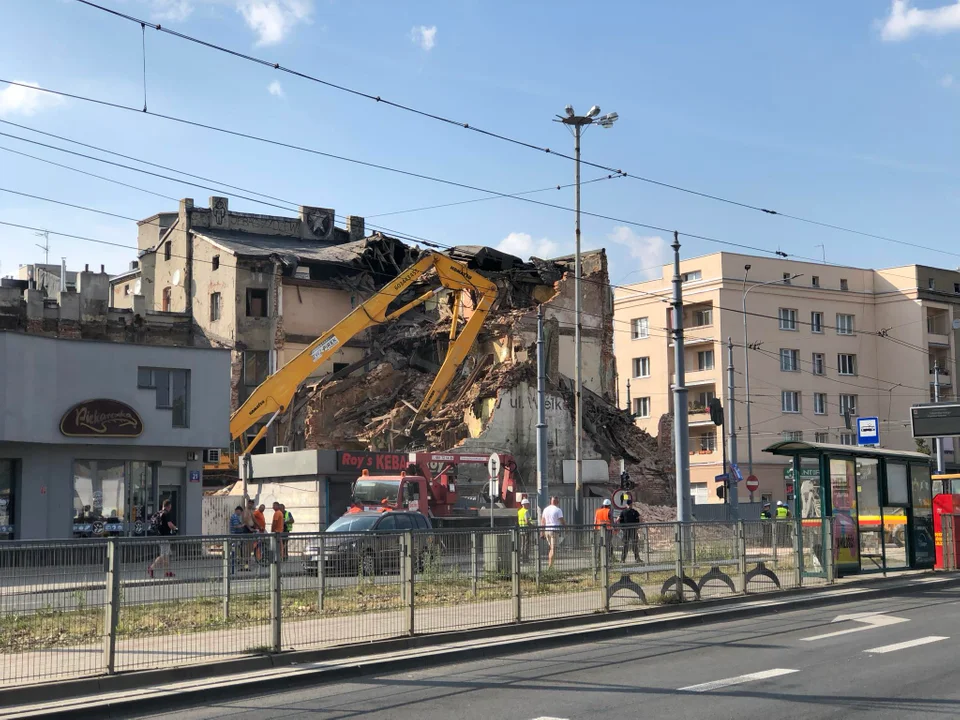 Zawaliła się ściana rozbieranej kamienicy przy Zachodniej. Skrzyżowanie z Limanowskiego jest zablokowane! - Zdjęcie główne