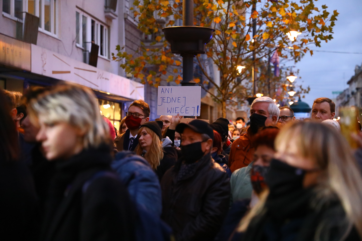 „Ani jednej więcej” - protest na Piotkowskiej w Łodzi