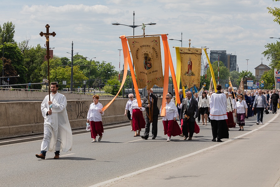 Boże Ciało w Łodzi. Procesja pod przewodnictwem abp łódzkiego, Grzegorza Rysia przeszła ulicami miasta (fot. Michał Pietrzak - redakcja TuŁódź) |wiadomości łódzkie | Łódź | TuŁódź