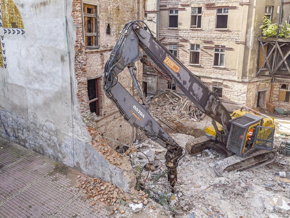 Z centrum miasta częściowo znika jedna z kamienic [ZDJĘCIA]  - Zdjęcie główne