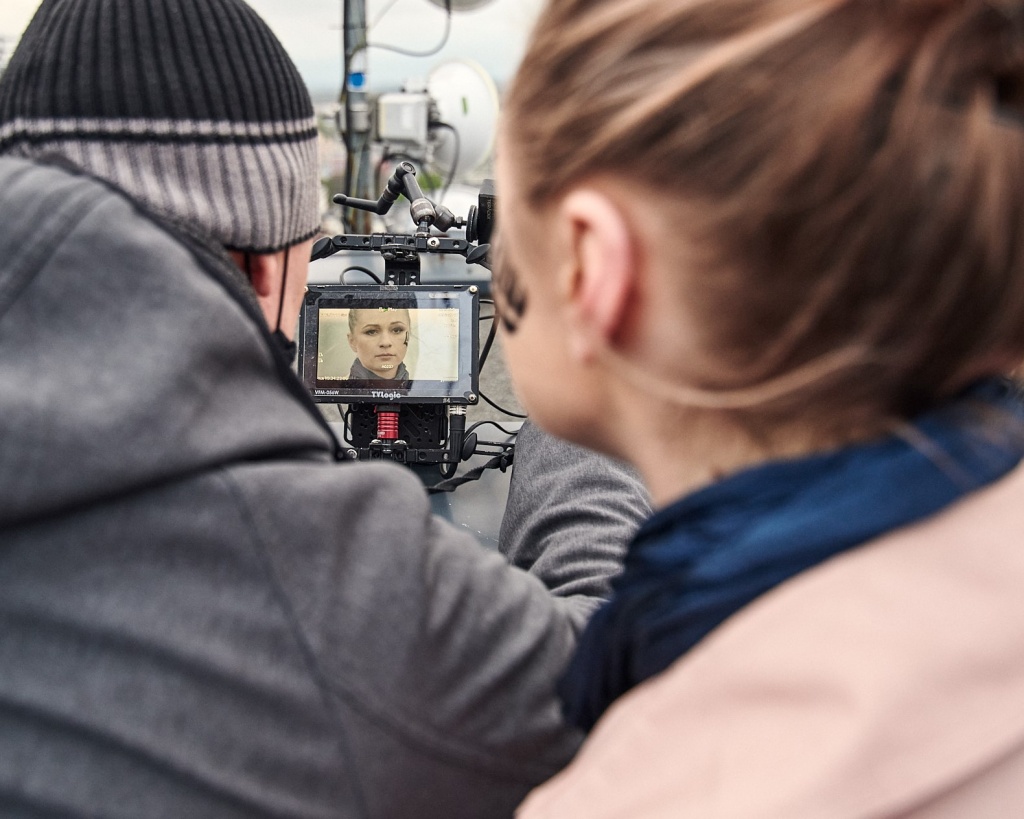 Związana z Łodzią wokalistka i raperka Lilu, swój teledysk kręciła na dachu jednego z łódzkich budynków (fot. fb Łódź) |wiadomości łódzkie | Łódź | TuŁódź