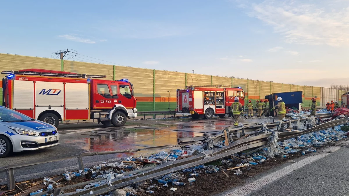 W ciężarówce wystrzeliła opona. Uwaga na gigantyczne utrudnienia w ruchu na S8 - Zdjęcie główne