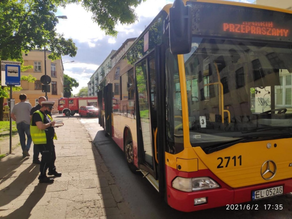 MPK Łódź. Wypadek na ul. Pogonowskiego w Łodzi. 4 osoby zostały ranne (fot. Policja Województwa Łódzkiego) |wiadomości łódzkie | Łódź | TuŁódź