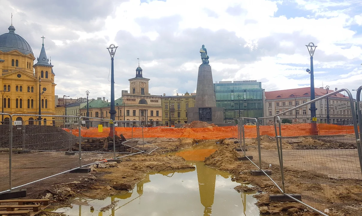 Plac Wolności całkowicie wyłączony z ruchu. Duże zmiany dla pasażerów MPK Łódź - Zdjęcie główne