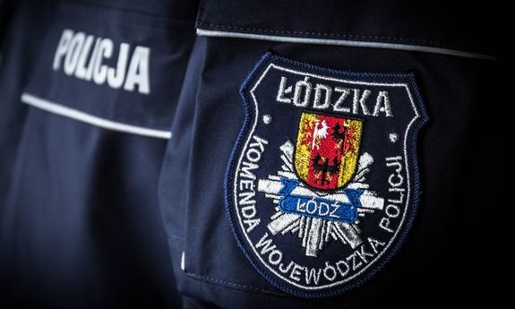 Pseudokibice znowu w akcji. Tym razem bazgrali na elewacji budynku - Zdjęcie główne