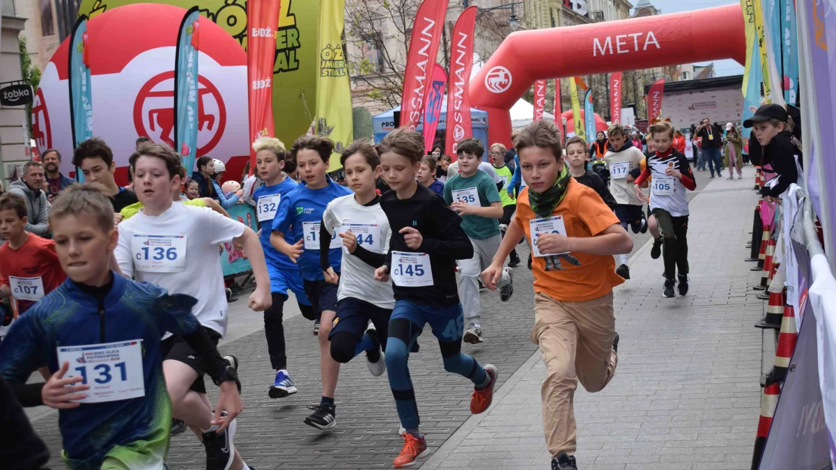 Najmłodsi pobiegli Piotrkowską. Wielkie emocje podczas Mini Biegu Rossmann Run 2026 [FOTO]